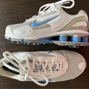 Women’s Nike Shox Golf Cleats Sz 7. Very good condition with LOTS of life left.